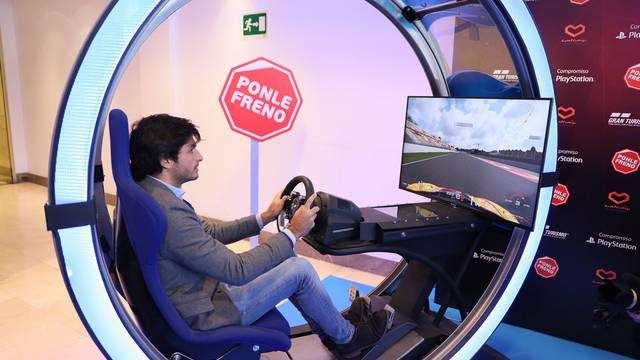 Carlos Sainz junto a PlayStation protagonizan la campaña «Ponle Freno»