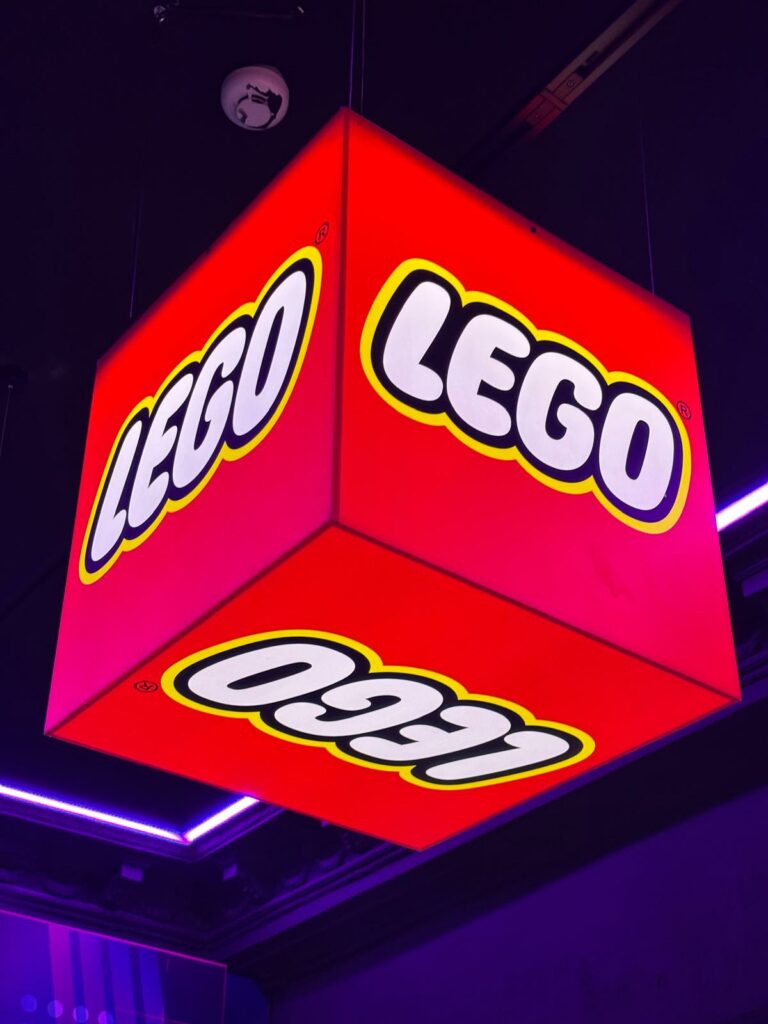 La exposición de LEGO conquista el Museo OXO del Videojuego de Madrid