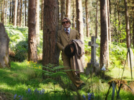 Puñales por la espalda De entre los muertos tráiler