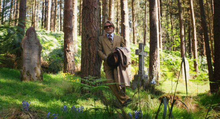 Puñales por la espalda De entre los muertos tráiler